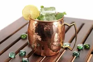 Nouveauté Mule en cuivre martelé 550 ml Mug Mule de Moscou avec poignée en laiton pour l'exportation, en vente à prix économique - Product Image 2