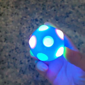 Jouet pour chien résistant aux morsures, balle élastique scintillante, balle disco colorée, pour le nettoyage des dents et l'entraînement des jeunes animaux de compagnie - Product Image 4