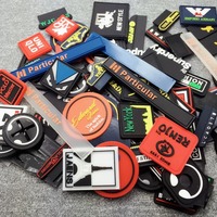 Étiquettes en caoutchouc souple en PVC plastique personnalisées avec logo 3D à coudre sur les vêtements
