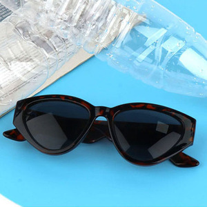 Gafas <span class=keywords><strong>de</strong></span> Sol Retro <span class=keywords><strong>de</strong></span> Plástico Reciclado Hechas con <span class=keywords><strong>Botellas</strong></span> Usadas, con Logotipo Personalizado al por Mayor, RPET, RPCTG, Sostenibles - Product Image 4