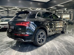 รถยนต์ออดี้ Q5L 45 TFSI SUV ปี <span class=keywords><strong>2020</strong></span> แบบ 5 ที่นั่ง เครื่องยนต์ 2.0T เทอร์โบ ล้อแม็ก R20 พวงมาลัยซ้าย สีดำ ขับเคลื่อนสี่ล้อ - Product Image 5