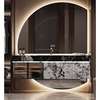 Meuble de salle de bain de luxe en bois massif avec tiroirs de rangement, miroir demi-lune et lavabo pour hôtel