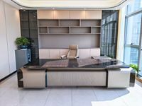Bureau de direction/ordinateur de haute qualité et luxueux, poste de travail exécutif raffiné et minimaliste.