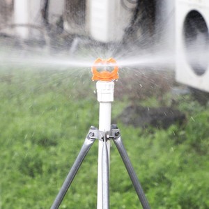DaringFish <span class=keywords><strong>Pistolet</strong></span> pulvérisateur à 4 points en plastique technique à réfraction en forme de pêche, modèle DaringFish pour l'irrigation des pelouses et jardins - Product Image 3