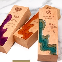 Plaque de trophée personnalisable en bois coloré cristal/verre produits avec logo personnalisé pour cadeaux souvenirs