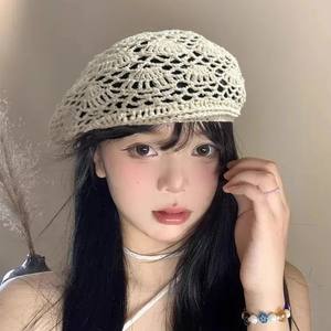 2025 nouveauté femmes à la main <span class=keywords><strong>Crochet</strong></span> béret printemps et été mince tissé creux sac tête casquette décontracté artistique peintre chapeau - Product Image 1