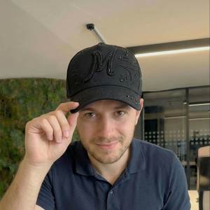 新作入荷 5パネル サテン裏地 ブラック パーソナライズド スエード ベースボールキャップ ゴーラス 31 ハット MAGO FOREVER HATS 刺繍ロゴ入り - Product Image 1