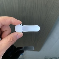 Petite mangeoire à oiseaux suspendue en plastique arrondie, petit bol pour nourriture pour les perruches, les canaris et les oiseaux minuscules