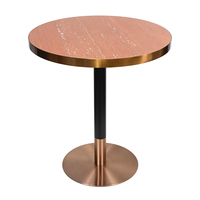 Table à manger ronde moderne et durable en pierre frittée avec bord en acier inoxydable or rose et base bicolore noire pour café/hôtel