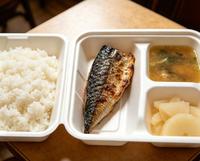 Einweg-Lebensmittelbehälter aus Bagasse-Zellstoff, 33g Leichtgewicht, 8 Zoll, 3 Fächer, Mikrowellengeeignet, Biologisch Abbaubar, To-Go-Box