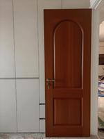 Prix d'usine Pulvérisateur vertical solide de taille personnalisée Porte de garage pivotante en bois finie pour villa, maison, matériau de construction