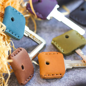 Op maat gemaakte duurzame sleutelhoezen & -houders van echt rundleer in huisvorm voor huissleutels - handgemaakte cadeau-organizer - Product Image 5