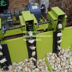 Tracción de tractor de maceta de ajo con zanjas Aplicar fertilizante Máquina de plantación de ajo de 12 filas - Product Image 5