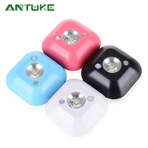 Luz Nocturna LED Cuadrada con Sensor de Control, Luz Cálida Blanca, Funciona con Batería, Luz de Camping de 55g - Product Image 2