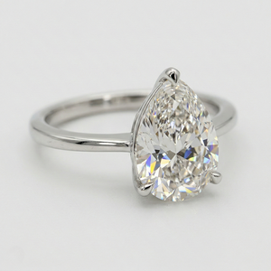 Bague en platine avec diamants pour femme, au style sophistiqué et finition haut de gamme, idéale pour les bijoux de mariage et les cadeaux spéciaux - Product Image 4