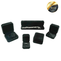 Boîte à bijoux de luxe personnalisée avec logo noir et matériau en velours estampé or pour emballage de colliers et de bagues
