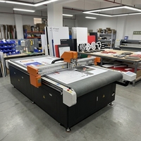 Table de découpe vibrante CNC multifonctionnelle automatique Rongchi pour tissu, vêtement, laine, textile, soie, écran tactile LCD