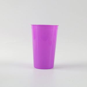 Gobelets en plastique jetables personnalisés simples et lisses de 22 oz à prix promotionnel - Product Image 4