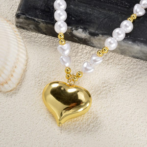 Collier personnalisé en or 14 carats plaqué or avec perle et cœur pour femme - Product Image 3