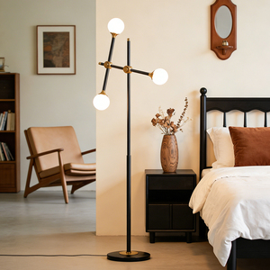 Lámpara de Pie de Tres Cabezas de Hierro y Oro, Estilo Nórdico, Minimalista, Moderna, para Sala de Estar, Sofá, Dormitorio, Mesita de Noche - Product Image 1