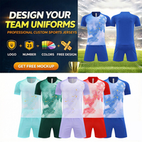 Ensemble d'uniformes de football personnalisés, imprimé effet encre, manches raglan, maillot et short multicolores