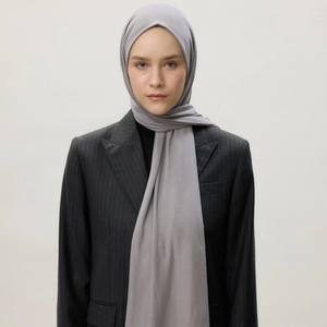 Bufanda Hijab de Jersey largo y liso con estilo, diseño minimalista suave y transpirable para actividades musulmanas al aire libre y salidas de trabajo en otoño - Product Image 1