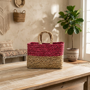 Panier de rangement rond moderne en herbe tressé à la main avec poignée décorative (rouge) – Écologique et multifonctionnel, origine Orissa - Product Image 1