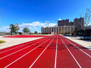 Revêtement de sol sportif hybride certifié INOLP IAAF Piste de course anti-poussière pour les zones à fort trafic Nettoyage facile et faible entretien - Product Image 2