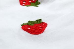 Vestido de Niña con Diseño Bordado de Fresas, Estilo Princesa, Sin Mangas, Cuello Redondo y Encaje, Éxito de Ventas del Verano - Product Image 3