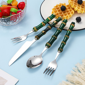 Set di posate in bambù e acciaio inossidabile 304, verde bambù, di alta estetica, stile occidentale di lusso leggero, con coltello, forchetta, cucchiaio e forchettina da dessert, con manico in legno - Product Image 2