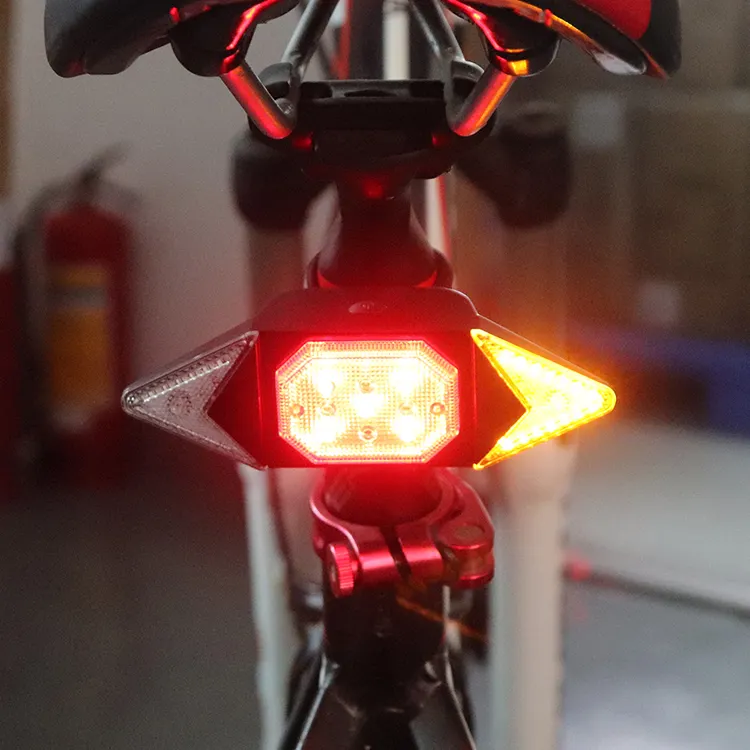 Luz trasera de bicicleta LED BORUiT para conducción nocturna impermeable USB recargable LED señal de giro de bicicleta con Control remoto