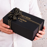 Boîte cadeau rigide noire personnalisée avec surpiqûres dorées, ruban en satin et logo estampé à chaud pour emballage de parfum, montre ou cadeau