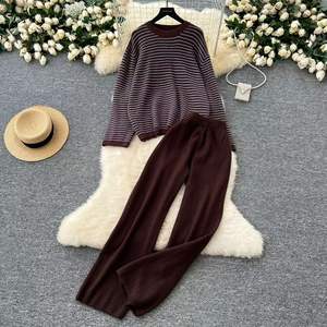 Ensemble 2 pièces pour femmes, vêtements d'extérieur ronds à manches longues et vêtements à capuche rayés en vrac, vêtements pour dames de couleur unie - Product Image 4