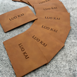 Étiquette de marque en cuir tendance pour sacs à main, patchs personnalisés gaufrés autocollants ou à coudre - Product Image 5
