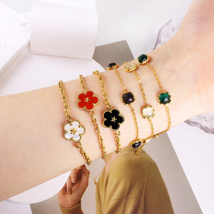 สร้อยข้อมือแฟชั่นดีไซน์ดอกไม้ประดับหินตาแมว สายโซ่ทอง สำหรับผู้หญิง สวมใส่ได้ทุกวัน - Product Image 1