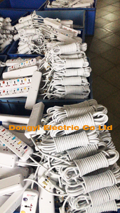 UK/BS Plug 13A 250v Multi Universal Travel 4-Way Adapter Conversion Plug Made in China Type de sortie AC PC Material - Product Image 5