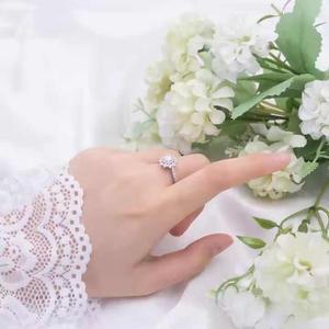 Anillo de Diamante Moissanita de Plata de Ley 925 con Corte Brillante para Compromiso, Boda y Ocasiones Especiales - Product Image 3