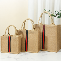 Ensemble de sacs fourre-tout en jute à rayures verticales personnalisées pour femme - Couleurs noir, rouge, vert - Tailles S/M/L/XL - Vente en gros OEM/ODM