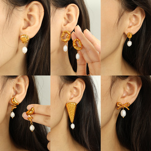 ต่างหูมุกน้ำจืดทรงเกลียว 4-5 มม. ดีไซน์เปลือกหอย สำหรับผู้หญิง สวมใส่ได้ทุกวัน โทนสีทอง สไตล์มหาสมุทร - Product Image 4