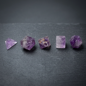 Lot de 5 Pierres d'Améthyste Faits Main, Cristaux Géométriques, Pierres de Guérison Reiki, Spirituel, Feng Shui - Product Image 2