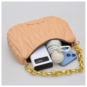 Sac à bandoulière matelassé élégant en cuir PU pour femme, sac messager de créateur à fermeture éclair, avec une seule sangle, idéal pour les voyages et l'organisation - Product Image 3