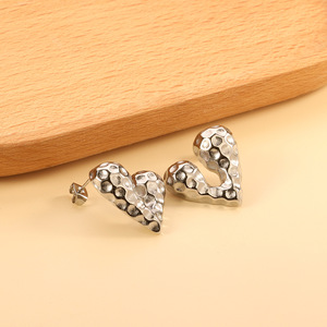 Pendientes de tuerca de aleación de zinc con forma de corazón, color dorado, joyería de moda para fiesta para mujer - Product Image 4