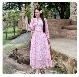Vestido Maxi de Gasa Floral para Mujer con Cuello con Volantes, Manga Larga, Cintura Fruncida y Corte Fluido en Línea A, Venta al por Mayor OEM ODM - Product Image 1