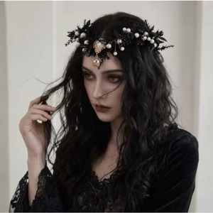 Accessoire de costume d'Halloween Pafu : Serre-tête gothique floral noir avec roses artificielles et papillons, voile en tulle sombre gothique - Product Image 5