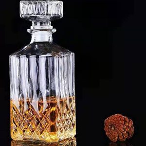 1 Decantador de Cristal de 33.8 oz con Diseño de Diamantes y Estampado Dorado para Whisky, <span class=keywords><strong>Bourbon</strong></span> y Licores - Product Image 4