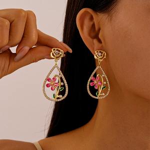 Pendientes de tuerca de flor de lágrima de estilo Retro de moda para mujer, regalo de joyería de aleación de Metal elegante único - Product Image 2