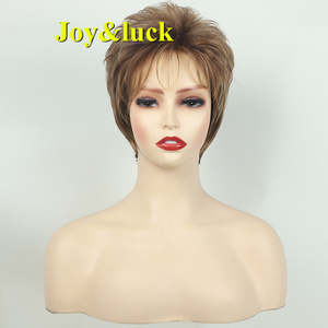 Vente en gros d'usine perruques pour femmes bonne qualité court Ombre gris blanc Pixie <span class=keywords><strong>coupe</strong></span> naturelle droite avec <span class=keywords><strong>frange</strong></span> perruques synthétiques pour femmes - Product Image 5