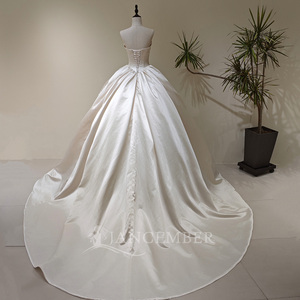 Robe de mariée moderne LY151 avec volants, appliques florales en cristal et broderies, longueur ras du sol, pour les fêtes féminines - Product Image 2