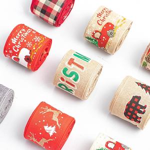 Guirlande de Noël en ruban de lin avec nœud décoratif, boîte de présentation avec lien doré gaufré et renne à carreaux - Product Image 1