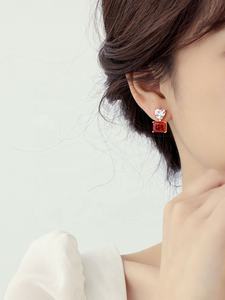 ต่างหูแบบติดหูทรงสี่เหลี่ยมประดับเพชรซิรคอนลายแตกน้ำแข็ง สไตล์หรูหราใหม่ คุณภาพสูง ทำจากทองแดง ดีไซน์หลากหลาย ขายส่ง - Product Image 6